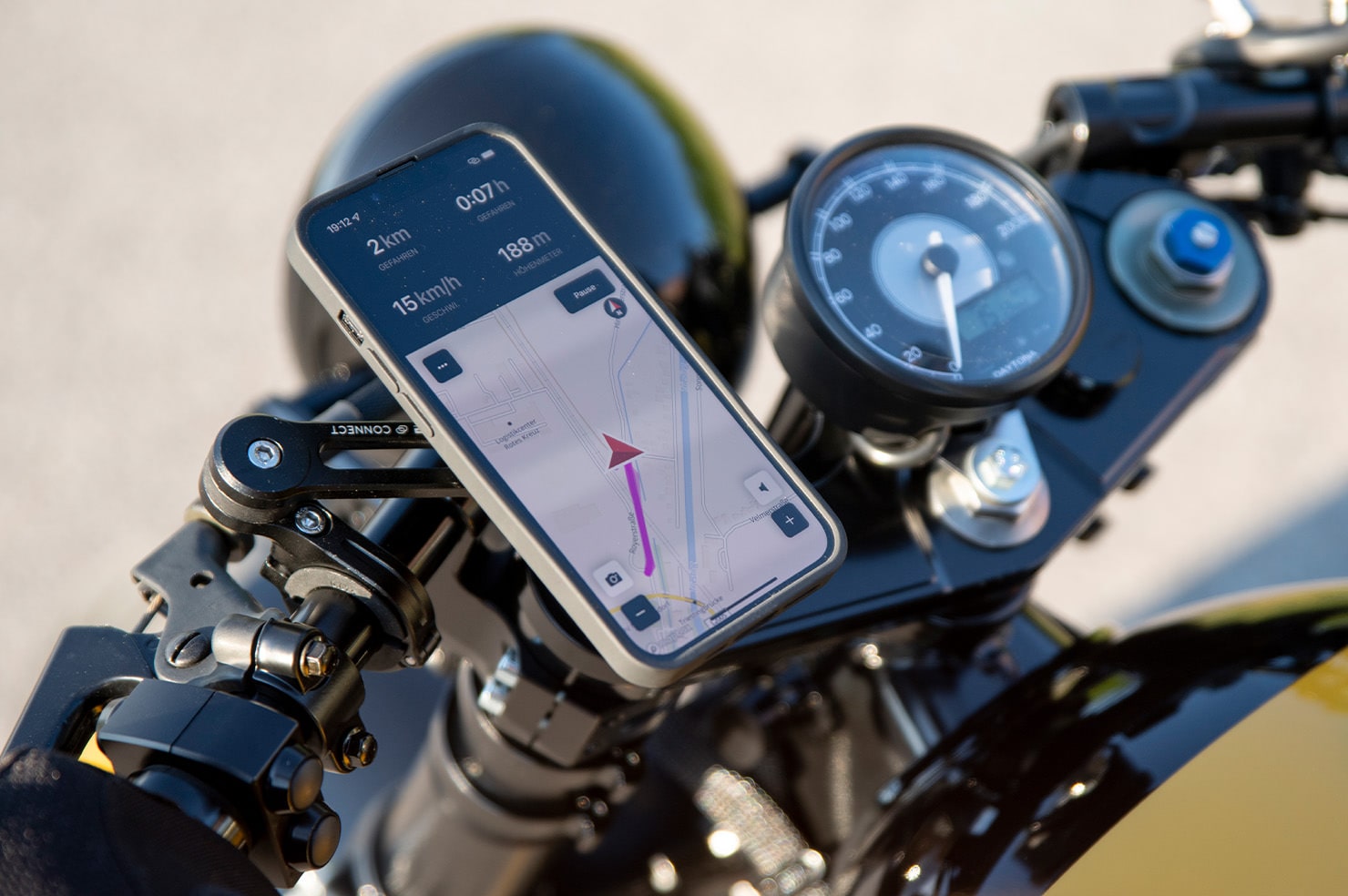 Support smartphone SP CONNECT Moto PRO NOIR pour bocal de frein moto -  Tech2Roo