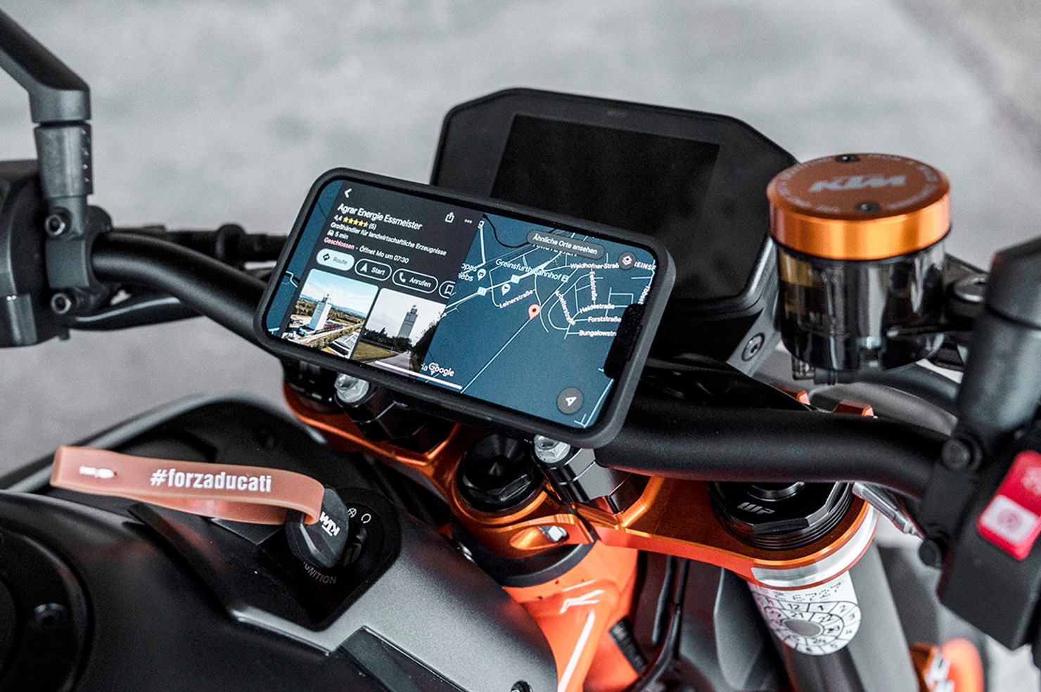 Support smartphone SP CONNECT Moto PRO NOIR pour bocal de frein moto -  Tech2Roo